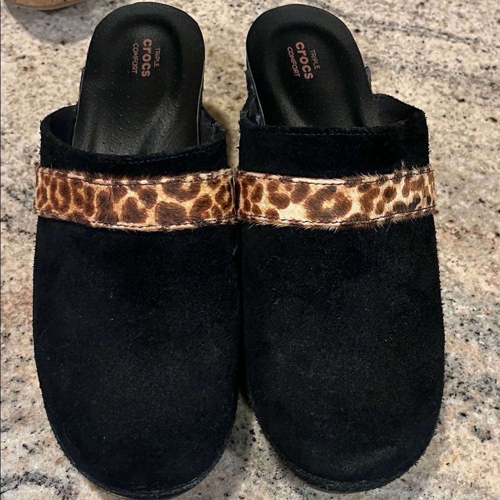 NwOT CROCS Women's Black Mules with Leopard Strap